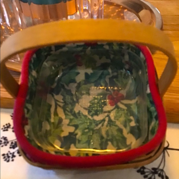 LONGABERGER SMALL HOLLY LEAF BASKET - Picture 3 of 3